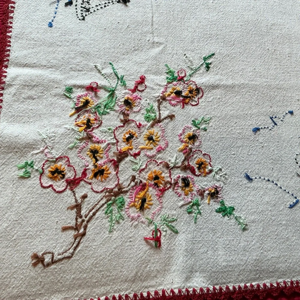 Vintage Hand Embroidered Tablecloth Pagoda Blossom Asian Floral 36x30 Linen‎
